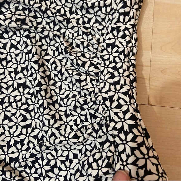 Nip Tuck Australia women’s black & white halter  swimsuit in size 6 - Picture 4 of 13